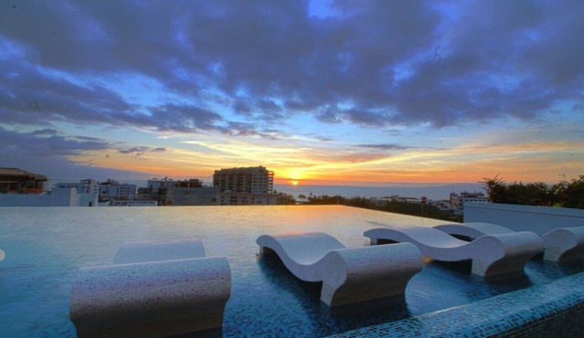 Avida - Stunning Rooftop Pool and Jacuzzi in Puerto Vallarta
