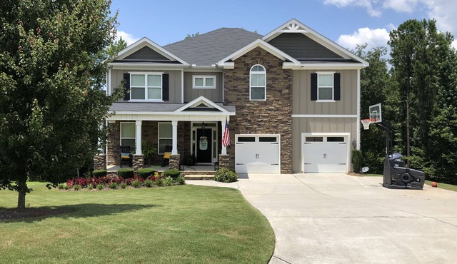 Beautiful 4 Bedroom 4 bath Augusta Rental with pool. Amazing back porch views in Evans