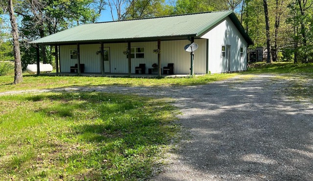 Beautiful County House. Perfect Nature Getaway/Hunting/Relaxing in McLeansboro