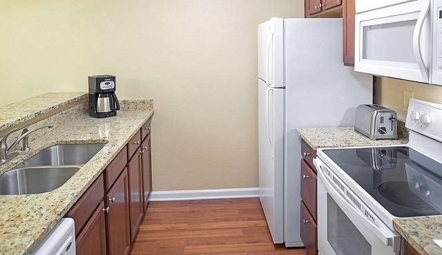 Best Choice! Free Parking, Indoor & Outdoor Pools, Unit w/Full Kitchen! in Williamsburg