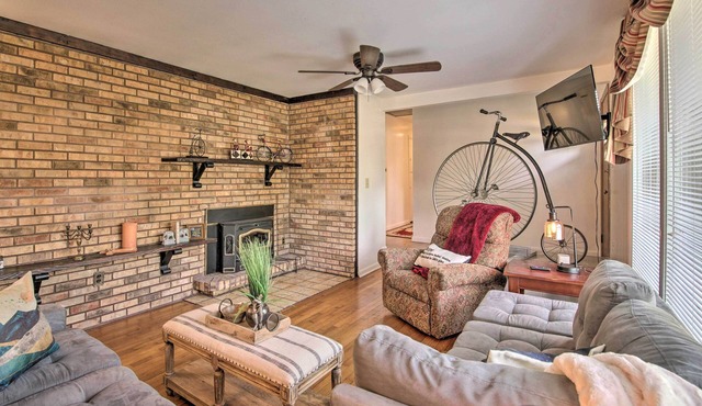 Bright Springfield Home: Walk to Nature Center! in Springfield