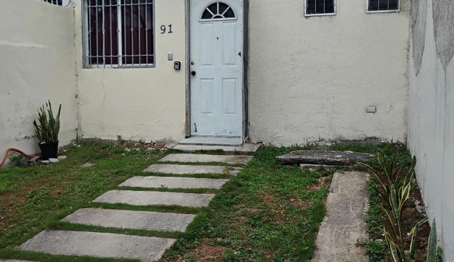 Casita Linda Vista en Cancún, Privado con A C y WiFi, Cerca de Transporte a Zona Hotelera