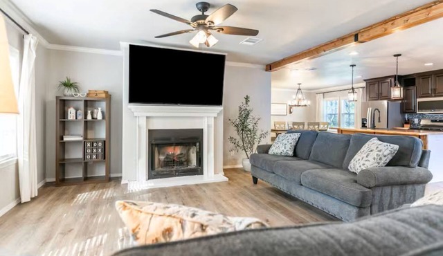 Cedar Ridge/Fire Pit Deck 4BR Cabin Feel in Luther