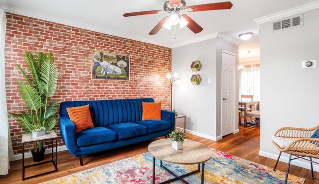Central Frisco Townhouse | Walk to Cafes & Bars in Frisco