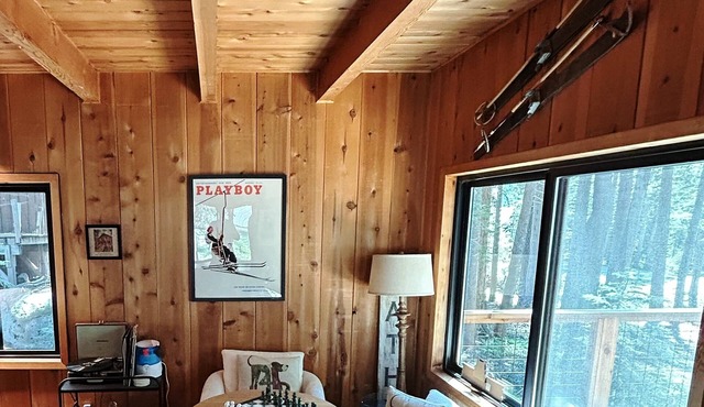 Charming 3BR Getaway/10 min to Donner Lake/BBQ/Hikes/Board Games/Fireplace in Kingvale
