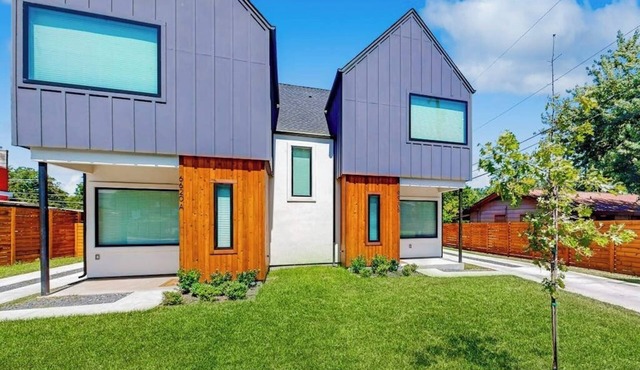 Charming townhouse with W/D and enclosed backyard in Austin