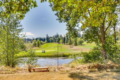 Chehalis Getaway w/Golf Course View + Fire Pit! in Chehalis