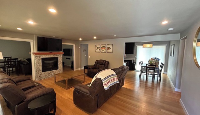Chinook Ranch-Perfect Family Friendly Modern Home in Myrtle Creek