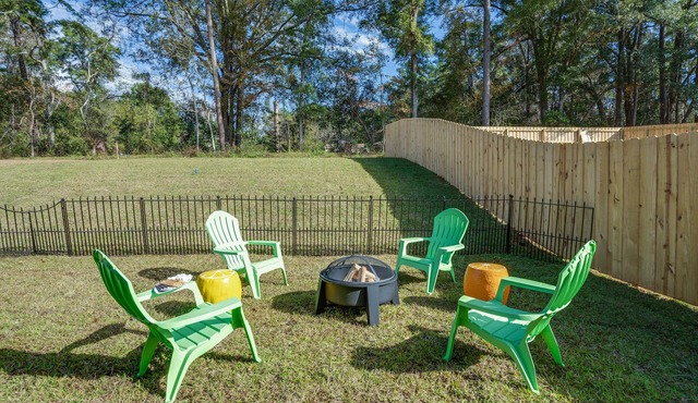 Citrus Cottage: Comfy - Hwy 10 - Peaceful Retreat in Tallahassee