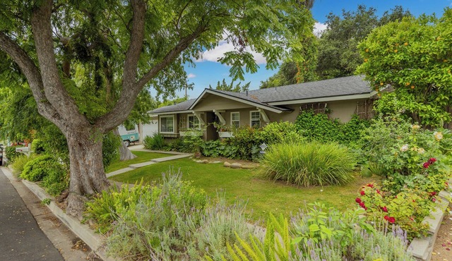 Comfortable, pet-friendly 2-bedroom, 2-bath home in gorgeous Ojai. 30+days. in Ojai