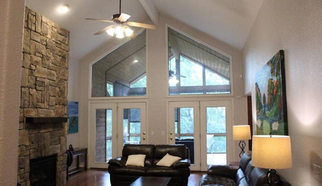 Comfortable-Spacious 4 bedroom home for you! in Bella Vista
