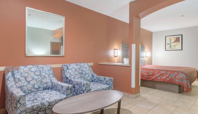 Comfy King Room near Weslaco/Mercedes outlet Mall with Free Wi-Fi,Breakfast,pool in Weslaco