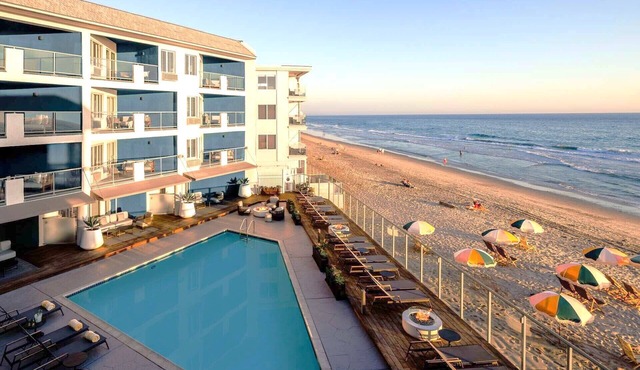 Courtyard 2 Double at Beach Terrace, Outdoor Pool, Beachfront Property in Carlsbad