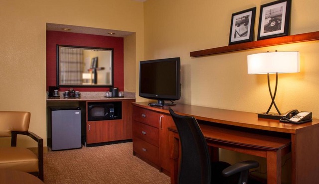 Courtyard by Marriott Richmond West in Richmond