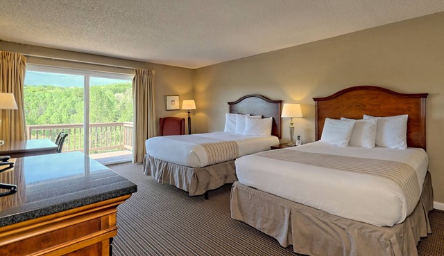 Cozy 1-Bedroom Retreat in Clayton with Mountain Views and Communal Pool in Clayton