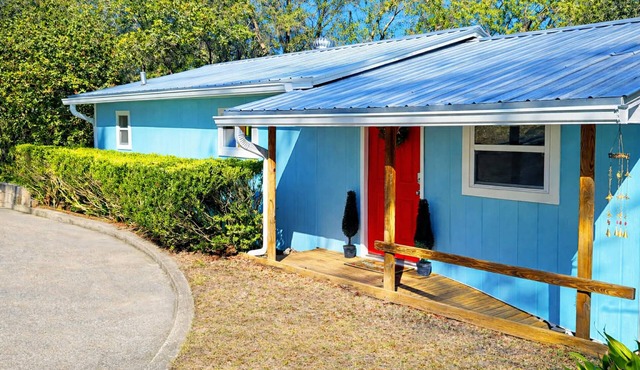 Cozy 1-bedroom lake front cabin in the quaint town of Keystone Heights, FL in Keystone Heights