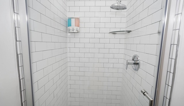 Cozy 2BR Unit Near Garfield Park & United Center in Chicago