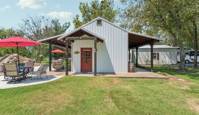 Cozy Cabin in the Country with resort style pool! Secluded, Slide and Waterfall in Haskell