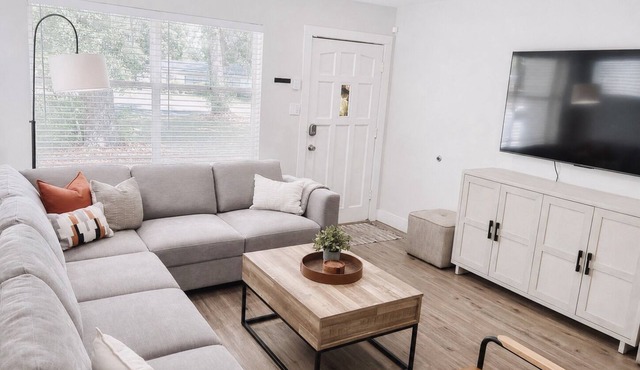 Cozy Gainesville Getaway 1.7 miles from Stadium! in Gainesville
