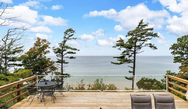 Cozy Lake Michigan Retreat in Muskegon