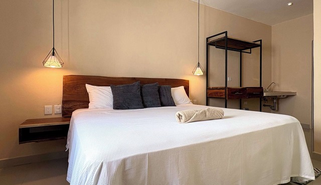Cozy Queen Suite with Pool & Wi-Fi in North Mérida