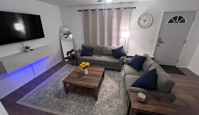 Cozy remodeled duplex, unit #B. 2bed/1 bath unit with high-speed WiFi. in Ozark