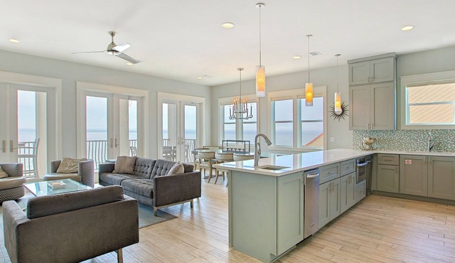 Dos Casas - Gulf-front Home with 2 Martini Pools and Beach Service in Destin