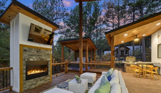 Dream Patio/ Hot Tub/ Modern - Moonlight Sonata in Broken Bow
