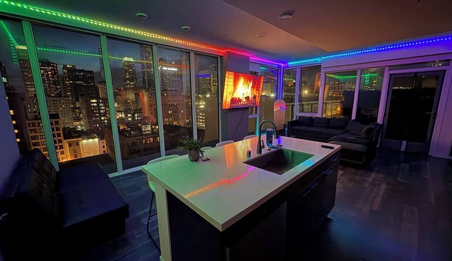 DTLA 2B Penthouse ! Free Parking ! 4/20 friendly ! in Commerce