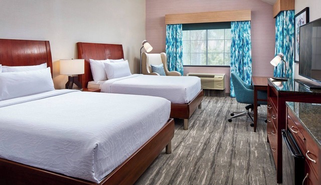 Dual Queen Room for Families | 0.1 Miles to Six Flags Magic Mountain Thrills in Valencia