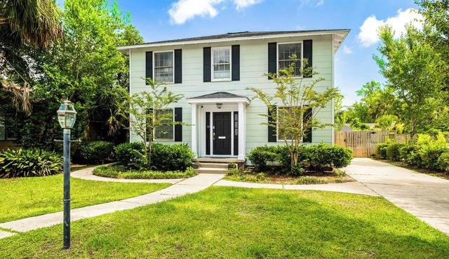 East Hill Manor Large Double Apartment Villa in Pensacola