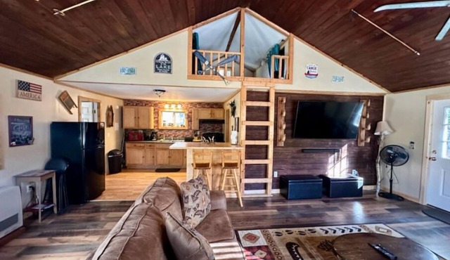 Escape to a cozy getaway in the White Mountains! Bonus: free early check-in! in Ossipee