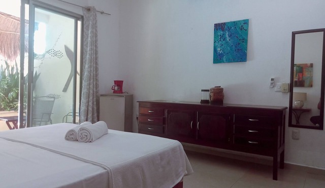 Esplendida habitación, cama grande, frente a la piscina, Tulum centro - Malinche