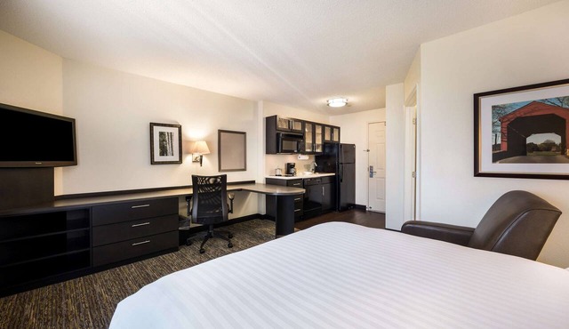 Excellent Choice! W/Private Full Kitchen! Minutes to California's Great America in Santa Clara