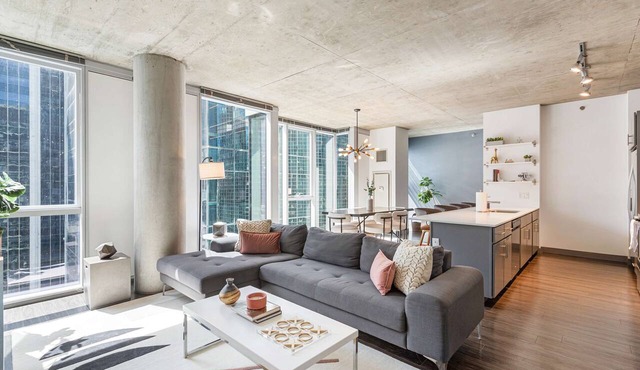 Exclusive 3BR with Views, Ideal for Tourists in Chicago