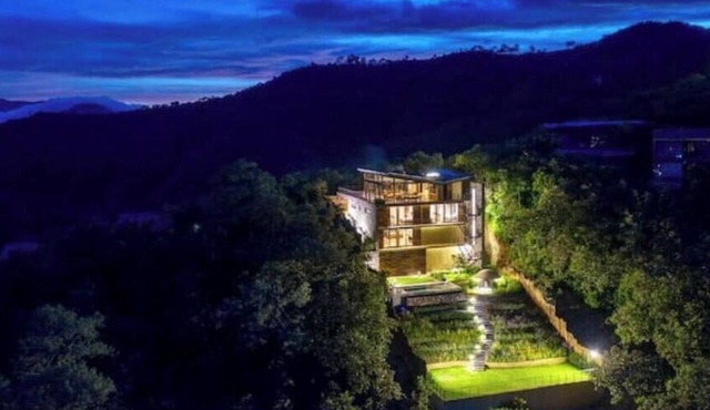 Exclusive home in El Santuario, with a view of the lake in Valle de Bravo