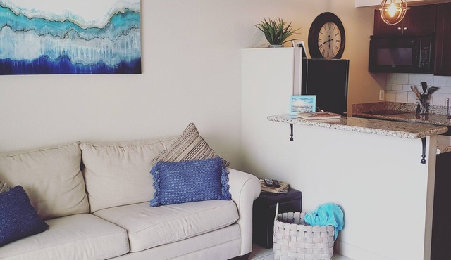 Family-Friendly Seawall Condo (sleeps 5) in Galveston