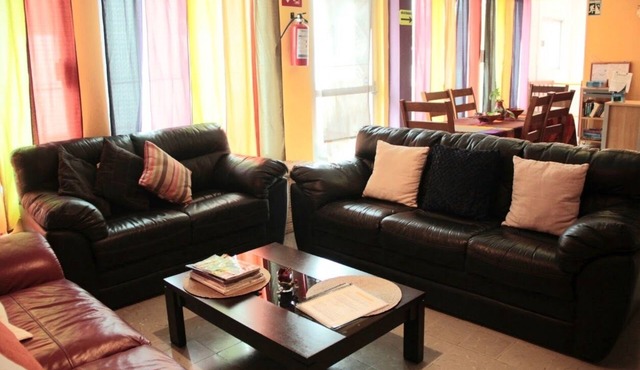 Full house for 14 guests. A/C, TV, Wi-Fi, kitchen, dining and living room. Near beaches and downtown in Centro Isla Mujeres