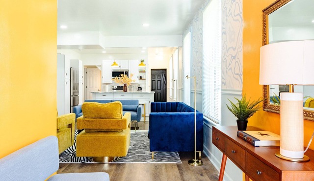 GameLounge~2KingBeds~PinkBedRoom~Gazebo~FirePit~SpookyNook~Walk2Mainst~Arcade in Hamilton