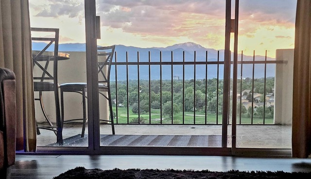 Gorgeous mountain view! 2-bdrm 10th floor condo, 48ft balcony, sleeps 6 in Colorado Springs