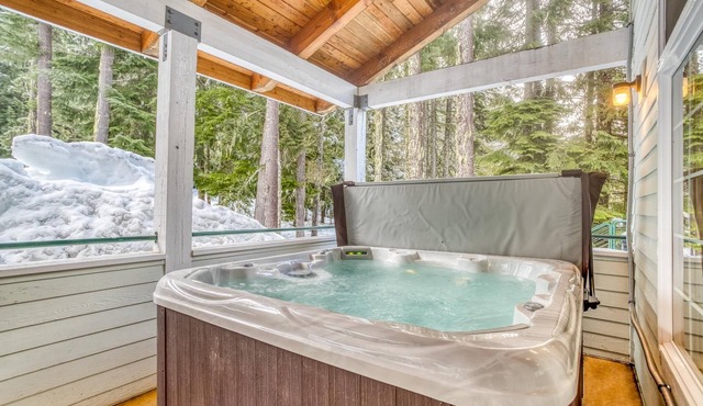 Government Camp Lodge with Hot Tub and Room for the Whole Family! in Government Camp