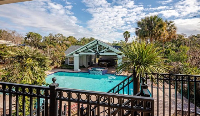 Grand 1920s Estate | Pool, Spa & Gym | Sleeps 16 in Ocala