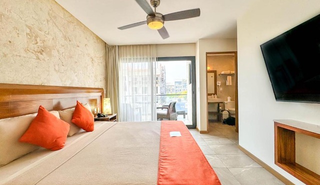 Grand Fifty Suites