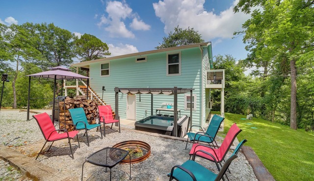 Grand Lake Cottage w/Hot Tub in Eucha in Eucha