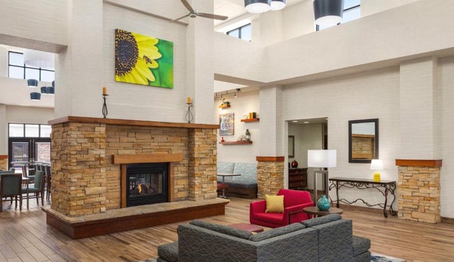 Hampton Inn & Suites Springfield in Springfield