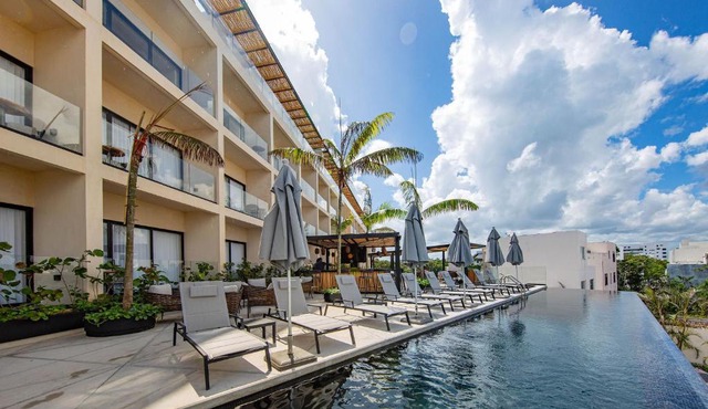 Hive Cancun by G Hotels