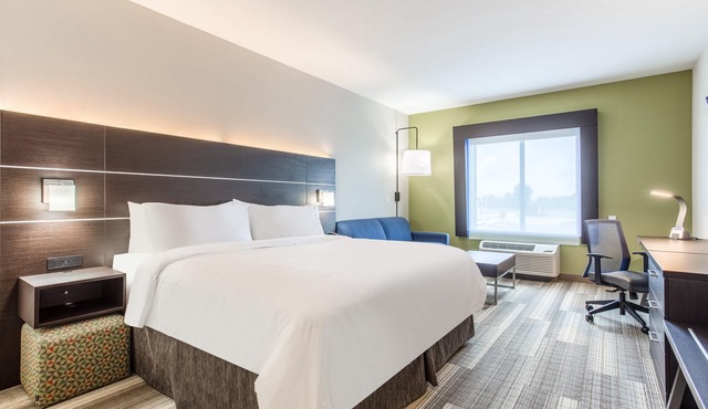 Holiday Inn Express and Suites Ottawa in Ottawa