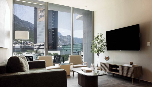 Huasteca Mountain Views, Pool, Gym & Balcony in Santa Catarina