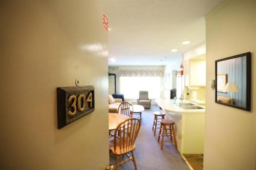 Inns of Waterville Valley 304 One Bedroom Unit at Inns of Waterville Valley in Waterville Valley