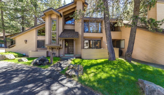 Inviting condo with private sauna & wonderful shared amenities in Sunriver